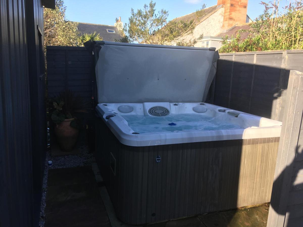 Sunset Retreat With Hot Tub Chalet Carsethorn